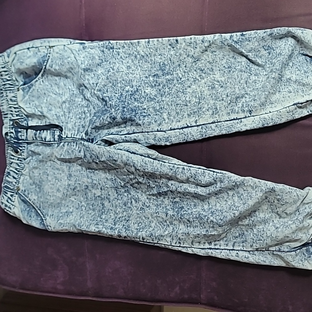 White and blue spotted jeans